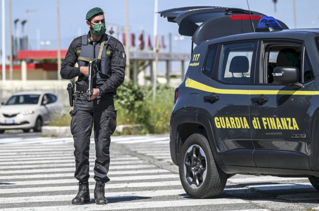 Agliè: uomo arrestato con un arsenale e droga
