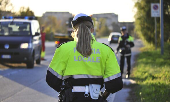 Incidente a Torino: scontro tra auto provoca feriti e traffico bloccato