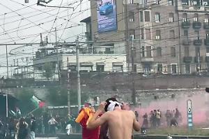 Corteo per Gaza: Askatasuna blocca i binari a Torino