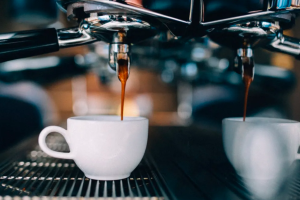 Caffè in aumento, ma gli italiani non abbandonano la tazzina