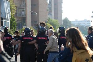 Tensione a Torino durante la contestazione a Valditara