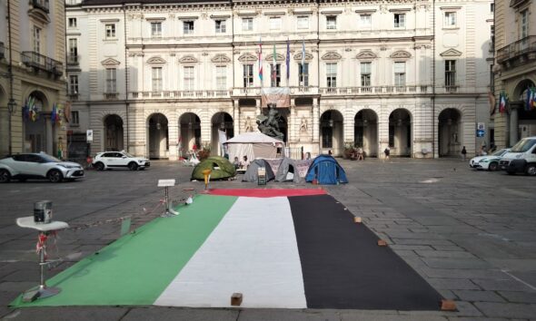 Piazza Palestina: la protesta si sposta davanti al Comune di Torino